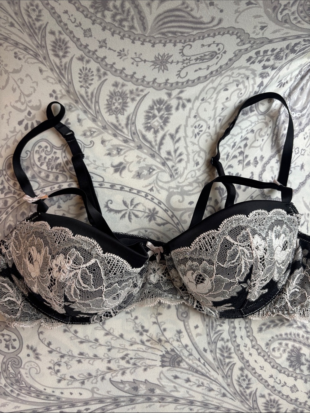 Victoria’s Secret Strappy Black and White Lace Underwire Bra -36B